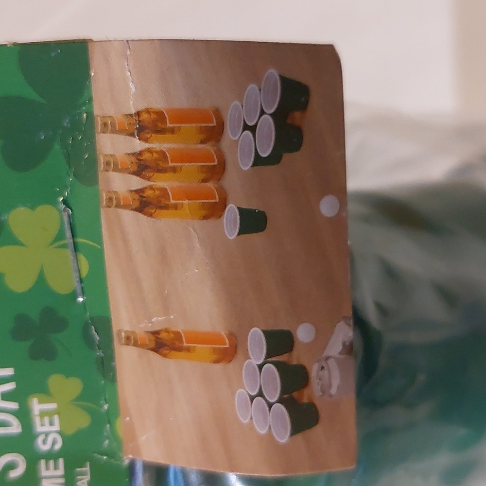 St Patrick's Day Party In A Box EUC - Picture 4 of 11